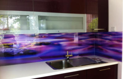 steklo v kuhinji viola meglice